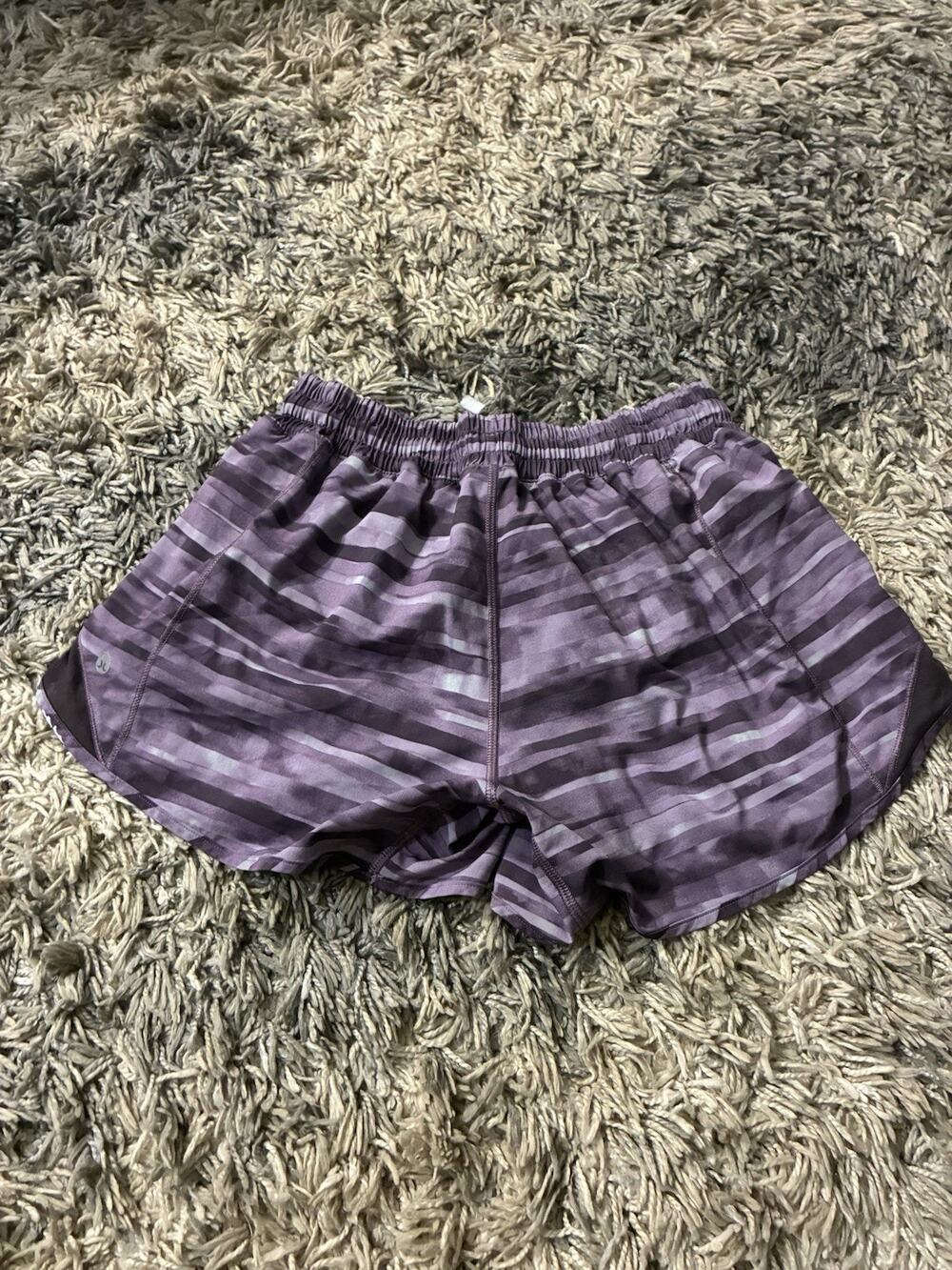 Lululemon Hotty Hot Short II Size 6 Tall Shadowed Smoked Mulberry Lined